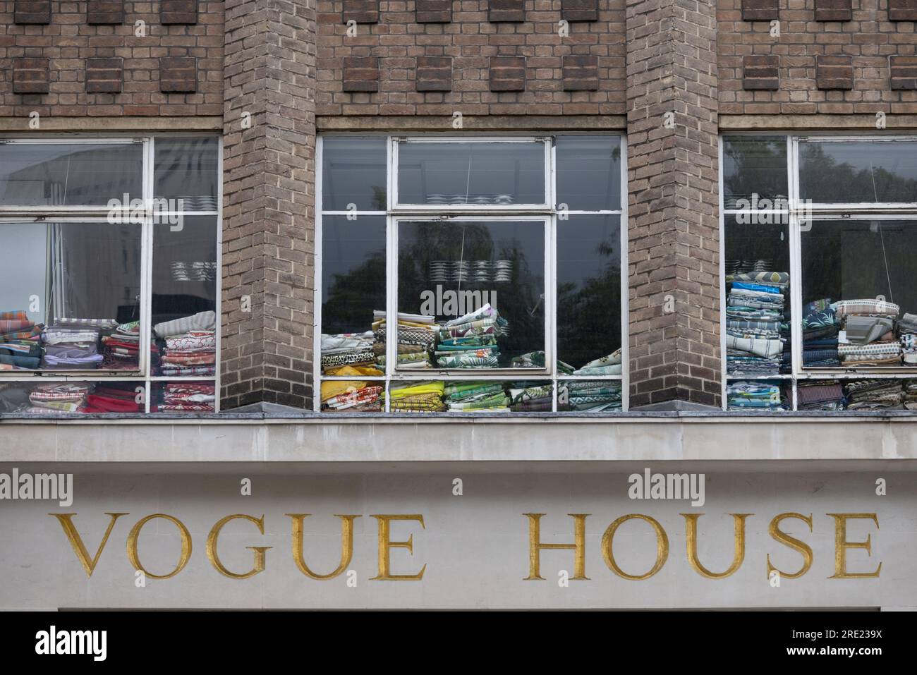 Vogue House, domicile du magazine britannique Vogue à Londres, l'emblématique immeuble de bureaux de 7 étages dans le siège de Mayfair W1 de Condé Nast, Hanover SQ. Banque D'Images