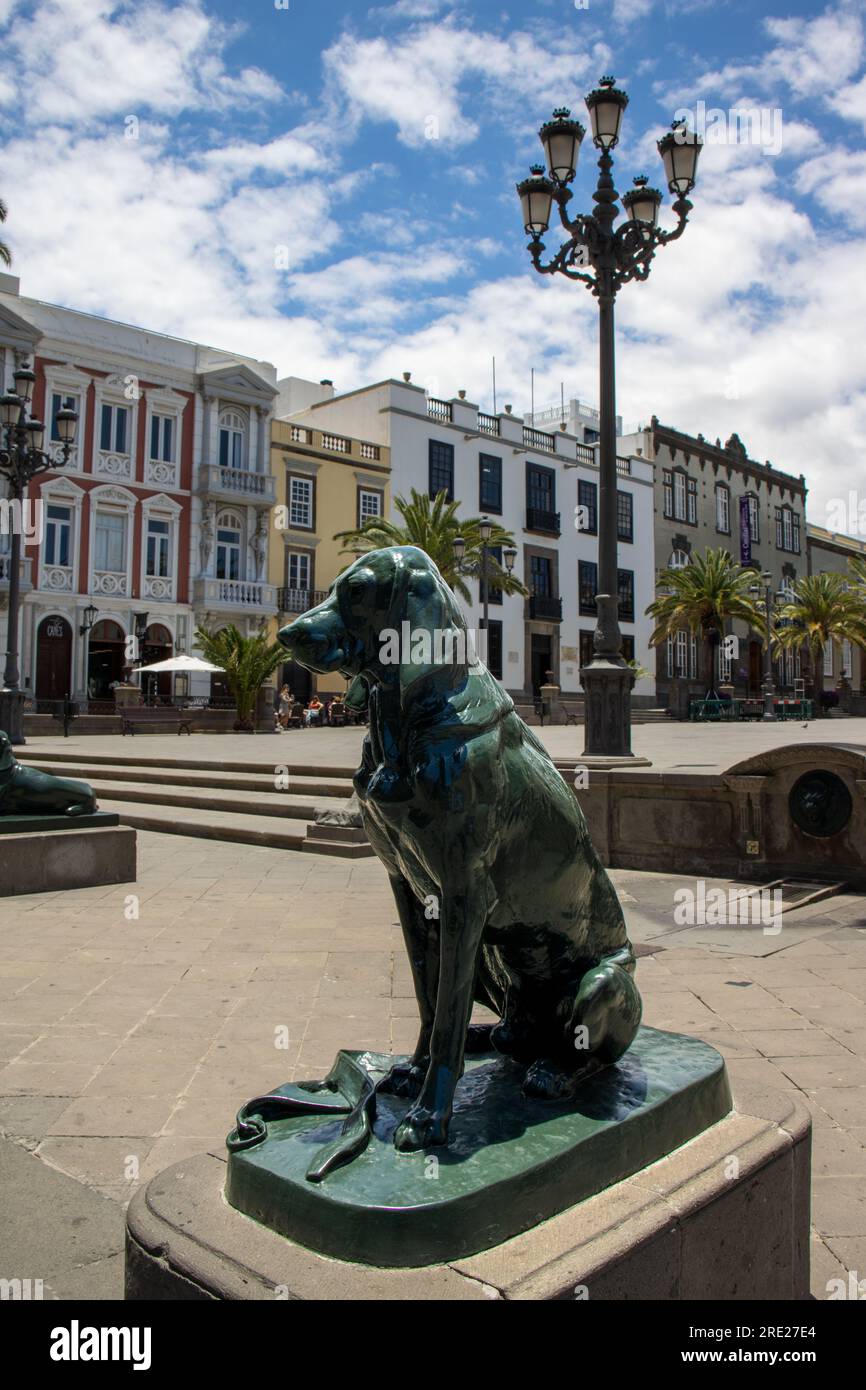 Una de las muchas esculturas de perros en la Plaza de Santa Ana, Las Palmas, Gran Canaria, España Banque D'Images