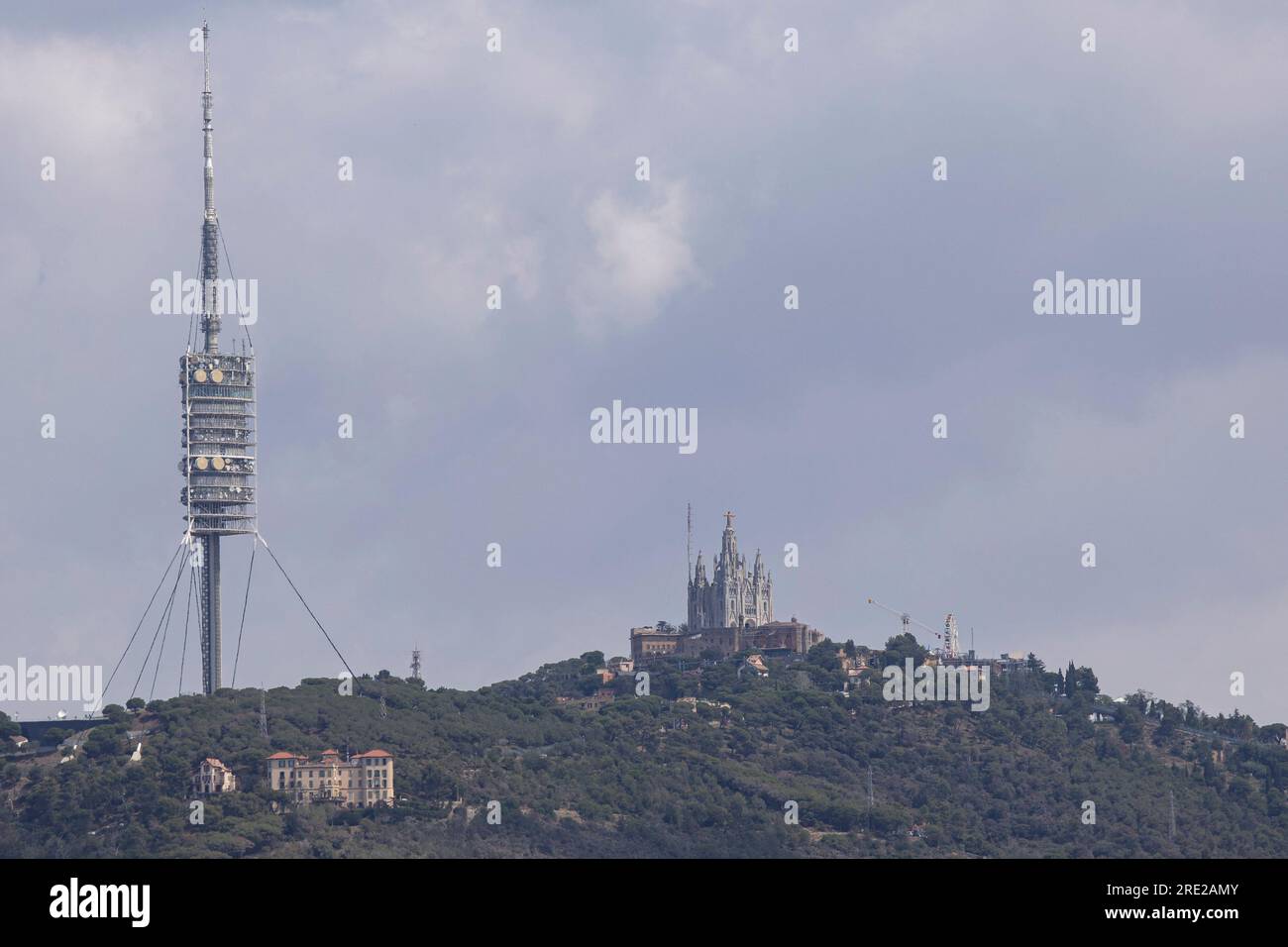 Barcelone, Espagne - 22 juillet 2023 : une vue du Temple du Sacré-cœur de Jésus sur le mont Tibidabo à Barcelone le 22 juillet 2023. Banque D'Images