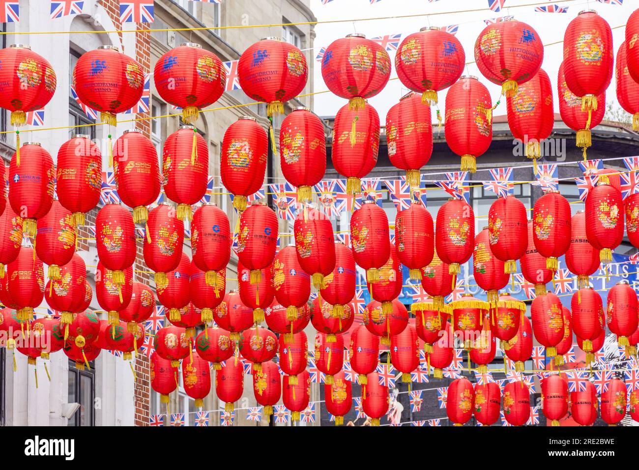 Lanternes chinoises dans Chinatown, Wardour Street, Cité de Westminster, Grand Londres, Angleterre, Royaume-Uni Banque D'Images