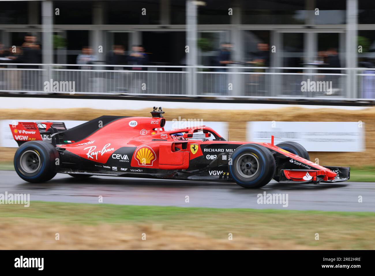 2023 juillet - Belle voiture de course Ferrari F1 sur la colline au Goodwood Festival of Speed. Banque D'Images