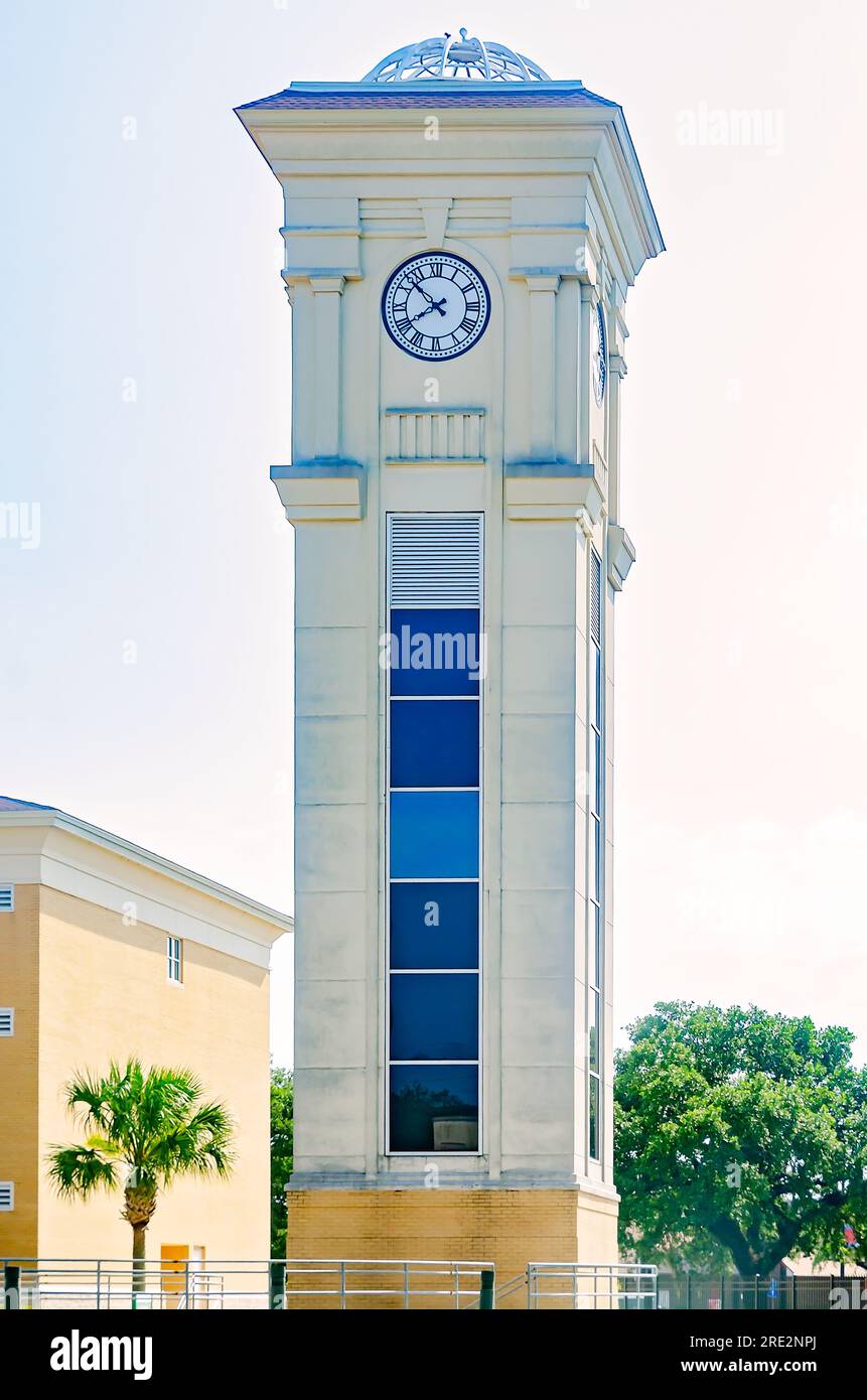 La tour de l'horloge du Bishop State Community College est photographiée, le 27 juin 2023, à Mobile, en Alabama. Le Bishop State Community College a été fondé en 1927. Banque D'Images