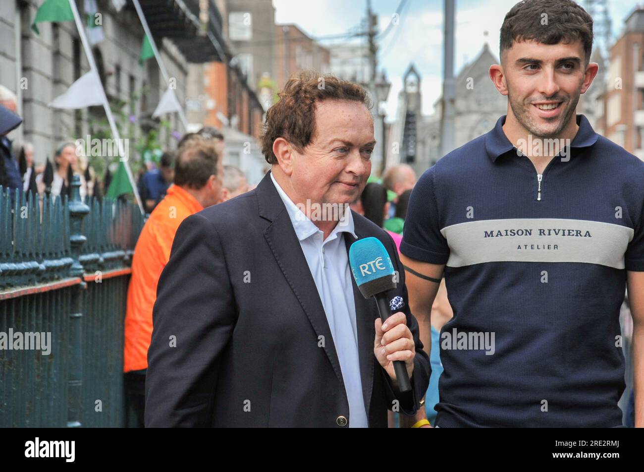 Limerick City, Irlande. 24 juillet, 2023.les champions de Hurling senior All-Ireland de Limerick ont été accueillis ce soir par des milliers de supporters lorsqu’ils sont montés sur scène à Pery Square après avoir obtenu la victoire sur Kilkenny dans une rencontre palpitante à Croke Park. Crédit : Karlis Dzjamko/Alamy Live News Banque D'Images