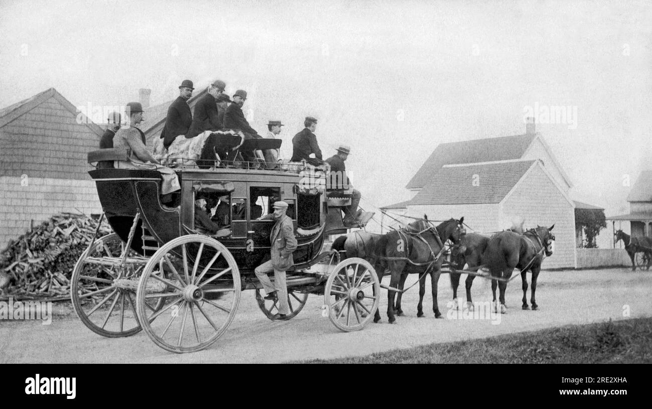 Boston, Massachusetts vers 1880 Une carte de cabinet d'un chariot plein de gens à l'intérieur et en haut sur le dessus Banque D'Images