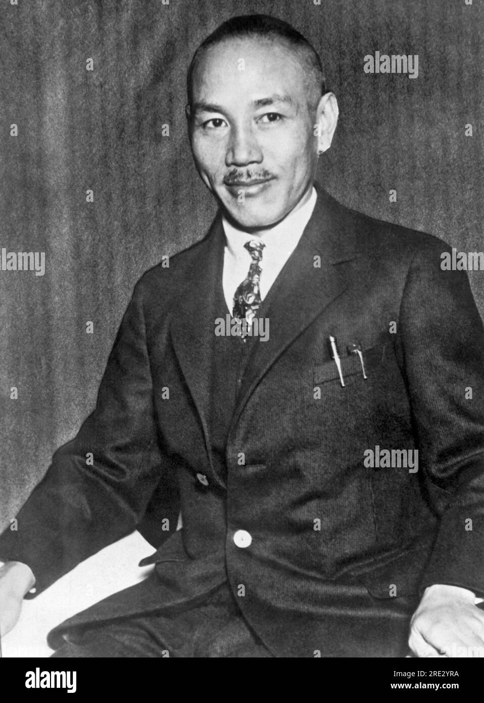 Shanghai, Chine : 1931 le général Tchang Kai-Shek, président du gouvernement nationaliste de Chine, a publié une déclaration exhortant le peuple chinois à rester calme face à l'invasion japonaise de la Mandchourie, et a appelé le Conseil de la Société des Nations à rendre justice à la Chine. Banque D'Images