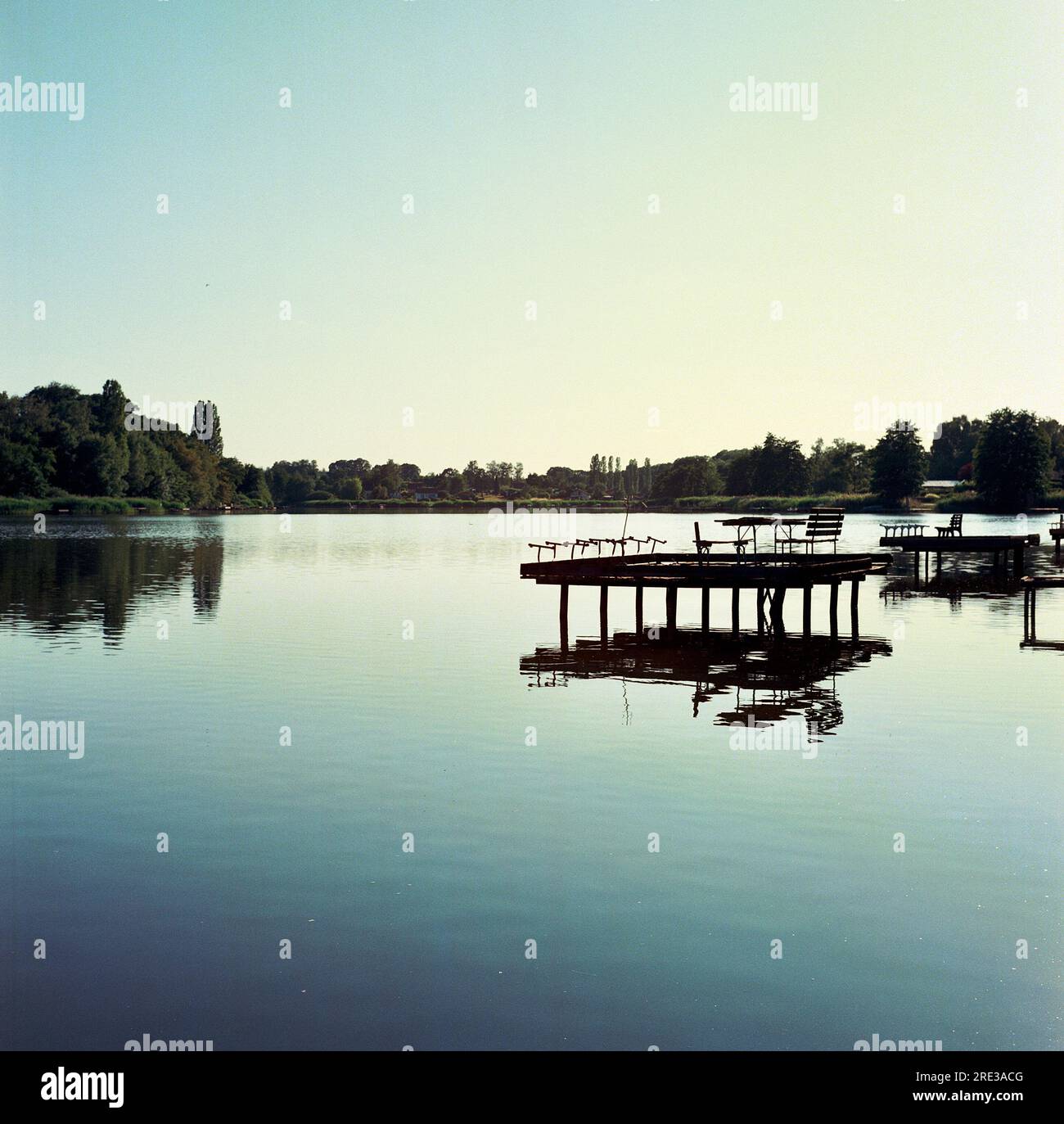 Der Ètange de Hirbach ist ein kleiner, sehr verwunschener Weiher in der  Nähe des Ortes Holving Photo Stock - Alamy