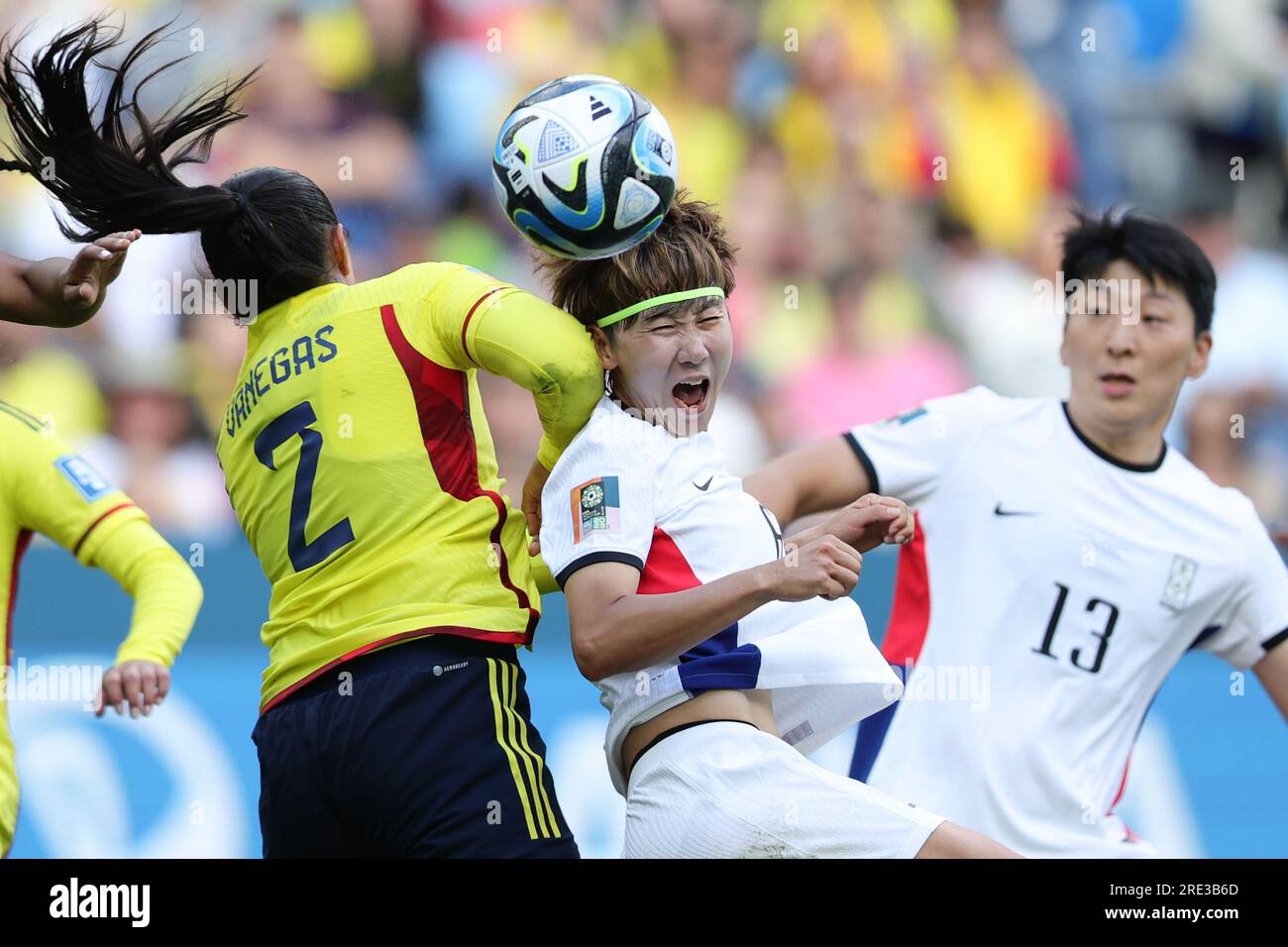 Sydney, Australie. 25 juillet 2023. Seonjoo Lim (République de Corée) et Manuela Vanegas (Colombie) affrontent le ballon lors du match de la coupe du monde féminine de la FIFA 2023 entre la Colombie et la Corée du Sud au stade Allianz, Sydney, Australie, le 25 juillet 2023. Photo de Peter Dovgan. Usage éditorial uniquement, licence requise pour un usage commercial. Aucune utilisation dans les Paris, les jeux ou les publications d'un seul club/ligue/joueur. Crédit : UK Sports pics Ltd/Alamy Live News Banque D'Images