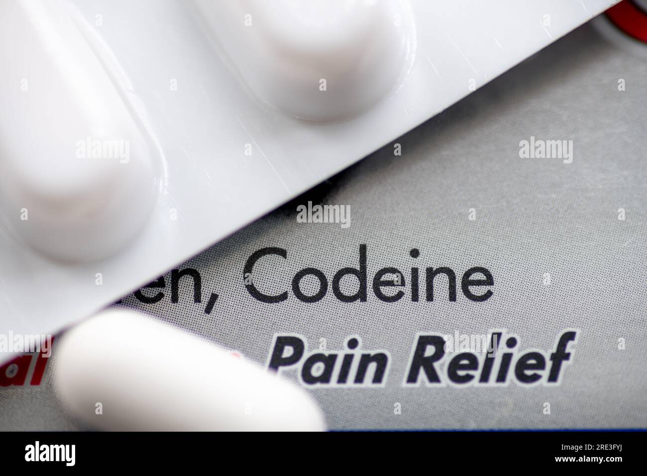 Une boîte de médicaments anti-douleur contenant de la codéine, un opioïde qui crée une forte dépendance. Banque D'Images