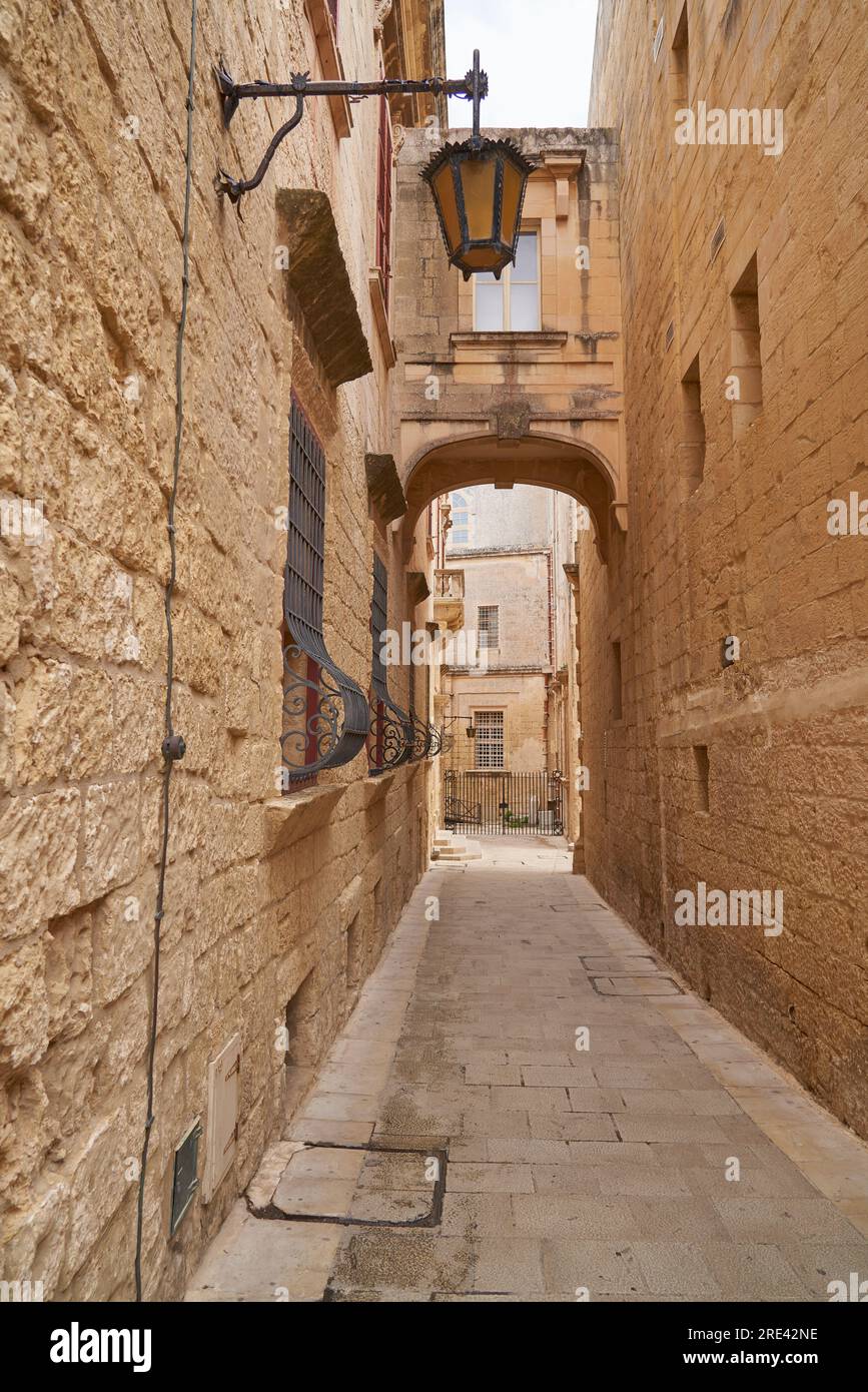 Rues étroites à l'intérieur de la ville fortifiée historique de Rabat à Malte Banque D'Images