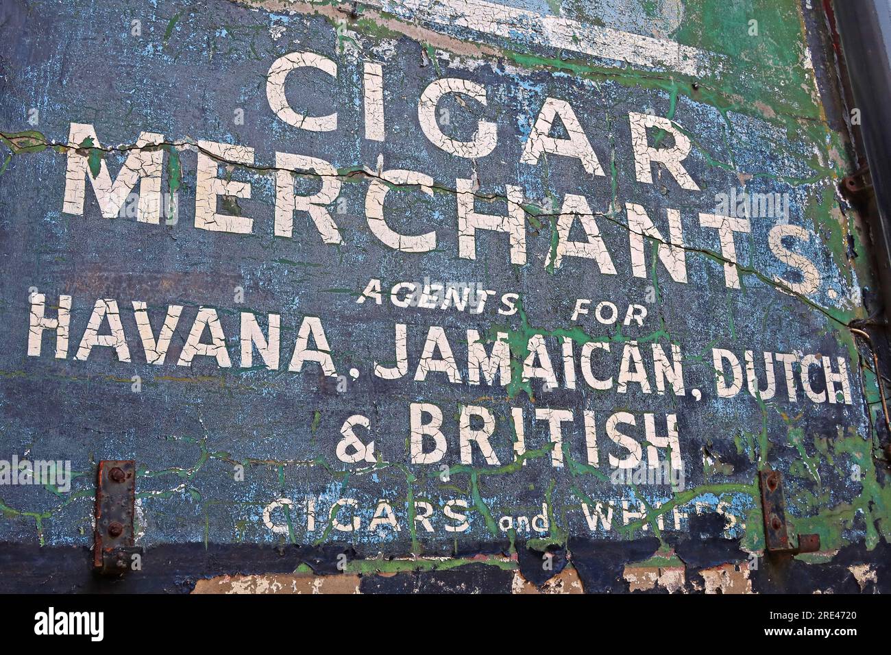 Enseignes de tabac fantômes historiques, cigarettes à pointes Bristol, marchands de cigares, Witton St, Northwich, Cheshire, Angleterre, ROYAUME-UNI, CW9 5QU Banque D'Images
