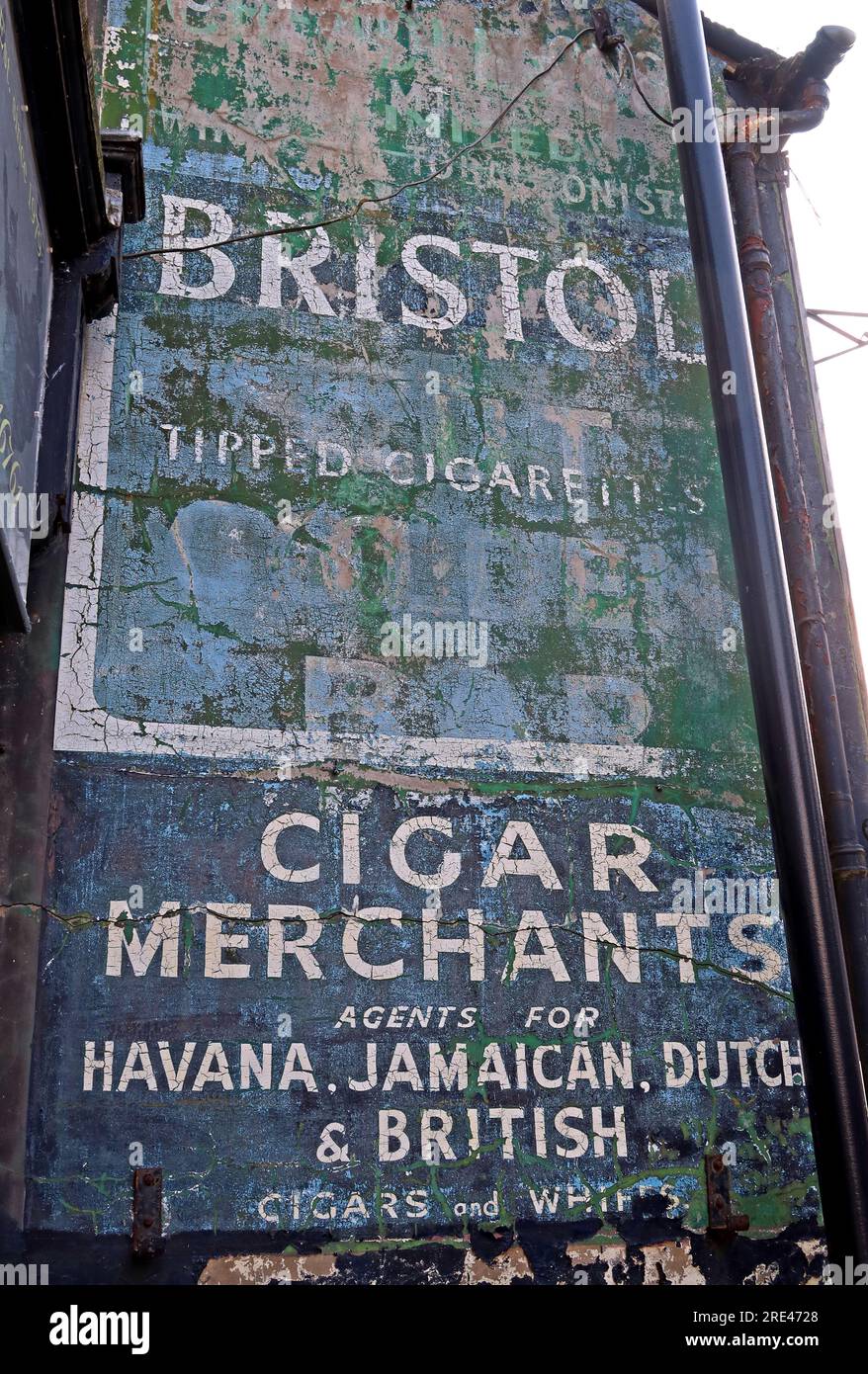 Enseignes de tabac fantômes historiques, cigarettes à pointes Bristol, marchands de cigares, Witton St, Northwich, Cheshire, Angleterre, ROYAUME-UNI, CW9 5QU Banque D'Images