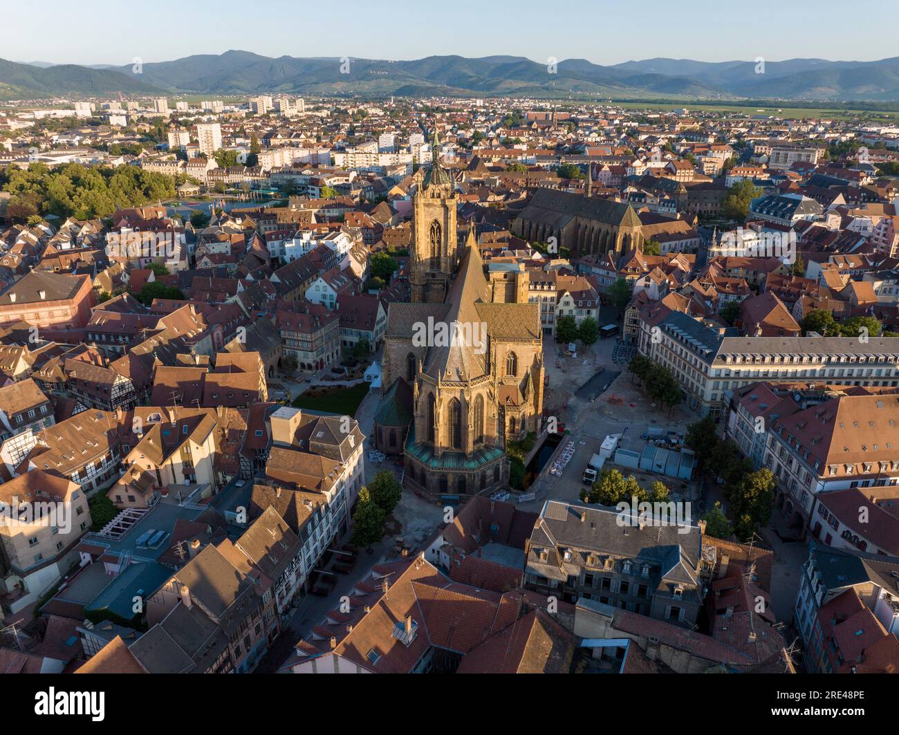 Photographie aérienne de l'église Saint-Martin - Eglise Saint-Martin, église à Colmar, dans le Haut-Rhin, Alsace, France Banque D'Images