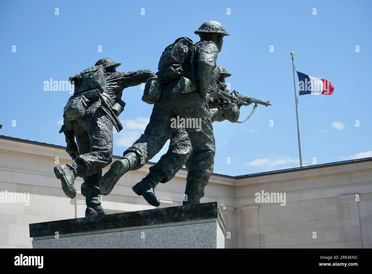 Sculpture commémorative de l'armée alliée au Mémorial de Normandie britannique. Banque D'Images