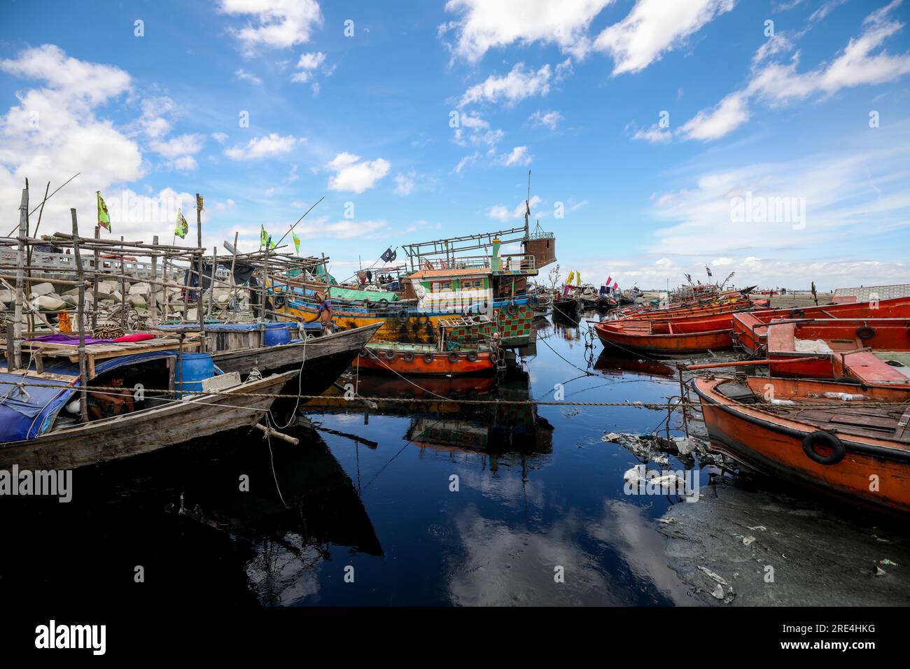 25 Jul 2023, Bangladesh toutes les eaux usées de la ville vont dans la mer par des canaux. Elle pollue le milieu marin. La photo a été prise depuis AKM Banque D'Images