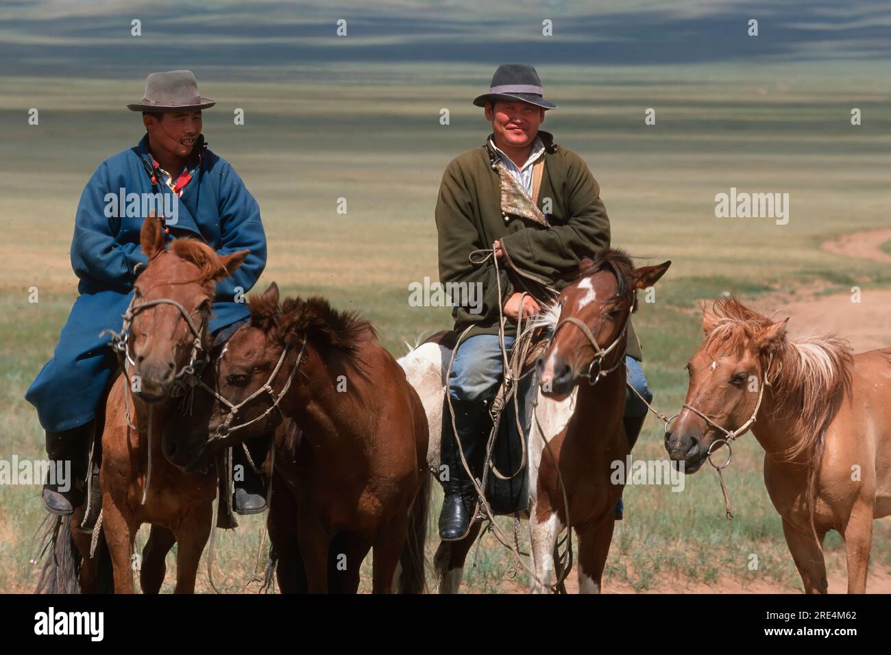 Montagne de l'Altaï, cavaliers mongols, désert de Gobi, Mongolie Banque D'Images