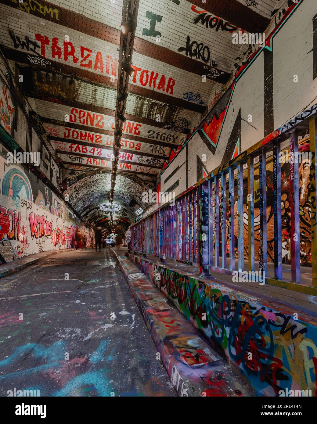 Le tunnel Banksy, zone de graffiti autorisée (The Leake St. Tunnel ou Leake Street Arches) juridique Graffiti lieu sous la gare de Waterloo. Banque D'Images