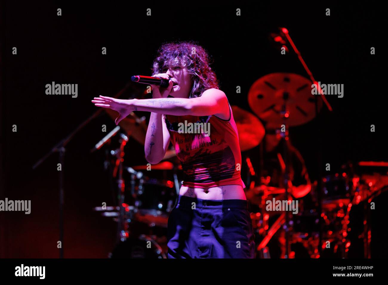 Florence, Italie. 24 juillet 2023. Madame, pseudonyme de Francesca Calearo, est une auteure-compositrice et rappeuse italienne, en concert à Florence Credit : Independent photo Agency/Alamy Live News Banque D'Images