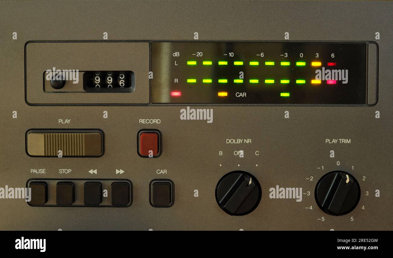 Ensemble de deux vu mètre LED vintage utilisé dans l'équipement audio vintage comme les magnétophones à cassette, équipement audio vintage, concept d'enregistrement sonore analogique Banque D'Images