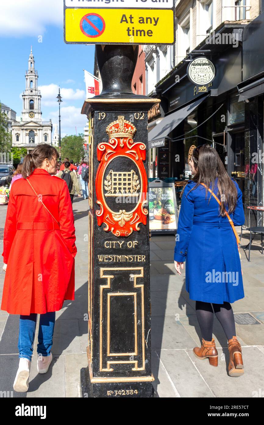 Bouclier de la Cité de Westminster sur lampadaire sur le Strand, Cité de Westminster, Grand Londres, Angleterre, Royaume-Uni Banque D'Images