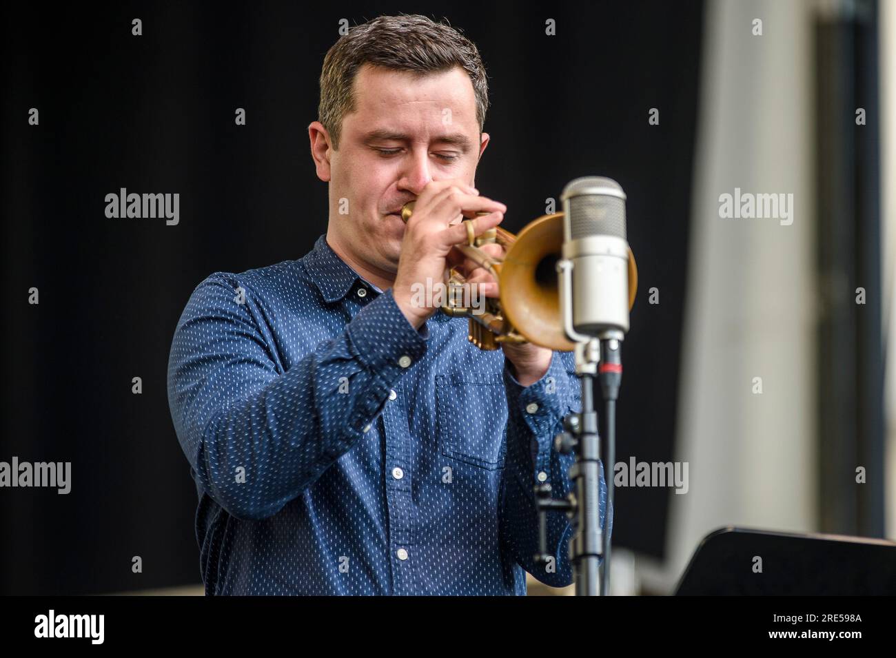 Tania Giannouli joue en direct avec son piano au festival Walden dans le parc Leopold de Bruxelles avec Kariakos Tapakis et le trompettiste belge Jean- Banque D'Images