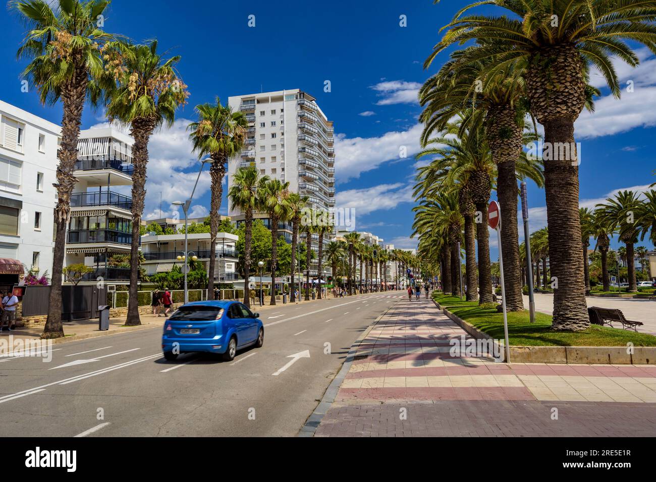 Le bâtiment Rodas - gratte-ciel, sur la promenade Jaume I, une tour d'appartements sur le front de mer de Salou (Tarragone, Catalogne, Espagne) Banque D'Images