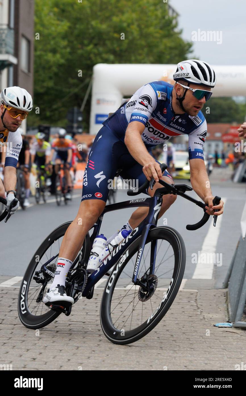 Roeselare, Belgique. 25 juillet 2023. Le Belge Tim Declercq de Soudal Quick-Step photographié en action lors de l'événement cycliste 'Natourcritérium Roeselare', mardi 25 juillet 2023 à Roeselare. Les « criteriums » traditionnels sont des vitrines locales pour lesquelles sont invités principalement les cyclistes qui ont roulé le Tour de France. BELGA PHOTO KURT DESPLENTER crédit : Belga News Agency/Alamy Live News Banque D'Images