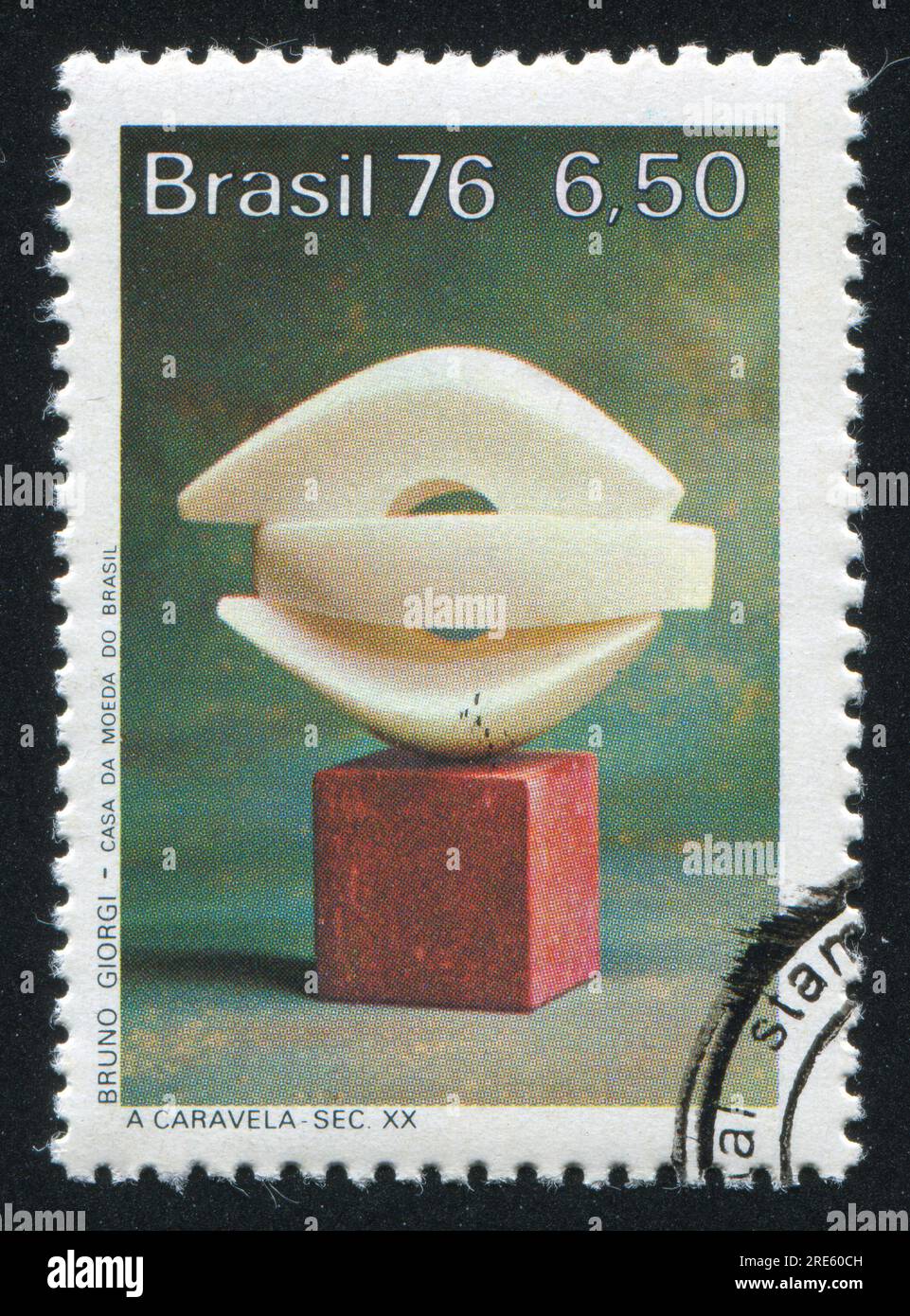 BRÉSIL - CIRCA 1976 : timbre imprimé par le Brésil, montre Caravelle, de Bruno Giorgi, 20e cent. sculpturen abstrait, vers 1976 Banque D'Images