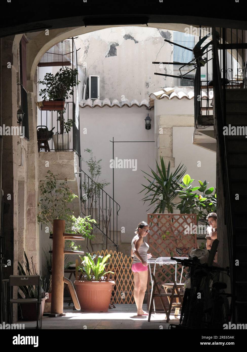 Cour dans une vieille rue d'Ortigia, Syracuse, Sicile, Italie (2) Banque D'Images