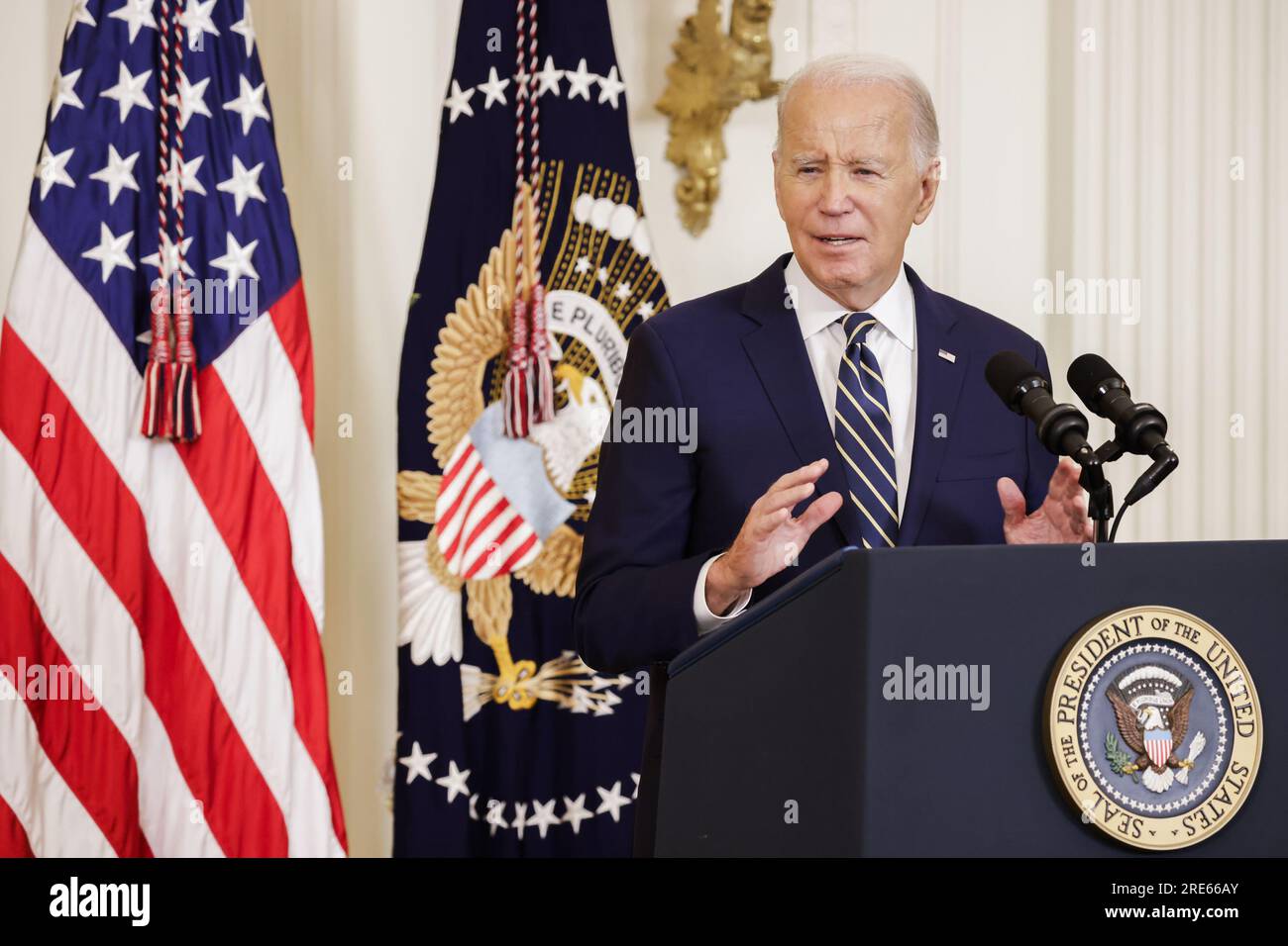 Washington, États-Unis. 25 juillet 2023. Le président Joe Biden annonce de nouvelles initiatives pour élargir l'accès aux soins de santé mentale pour les Américains dans la salle est de la Maison Blanche le 25 juillet 2023 à Washington, DC (photo de Samuel Corum/Sipa USA) crédit : SIPA US/Alamy Live News Banque D'Images