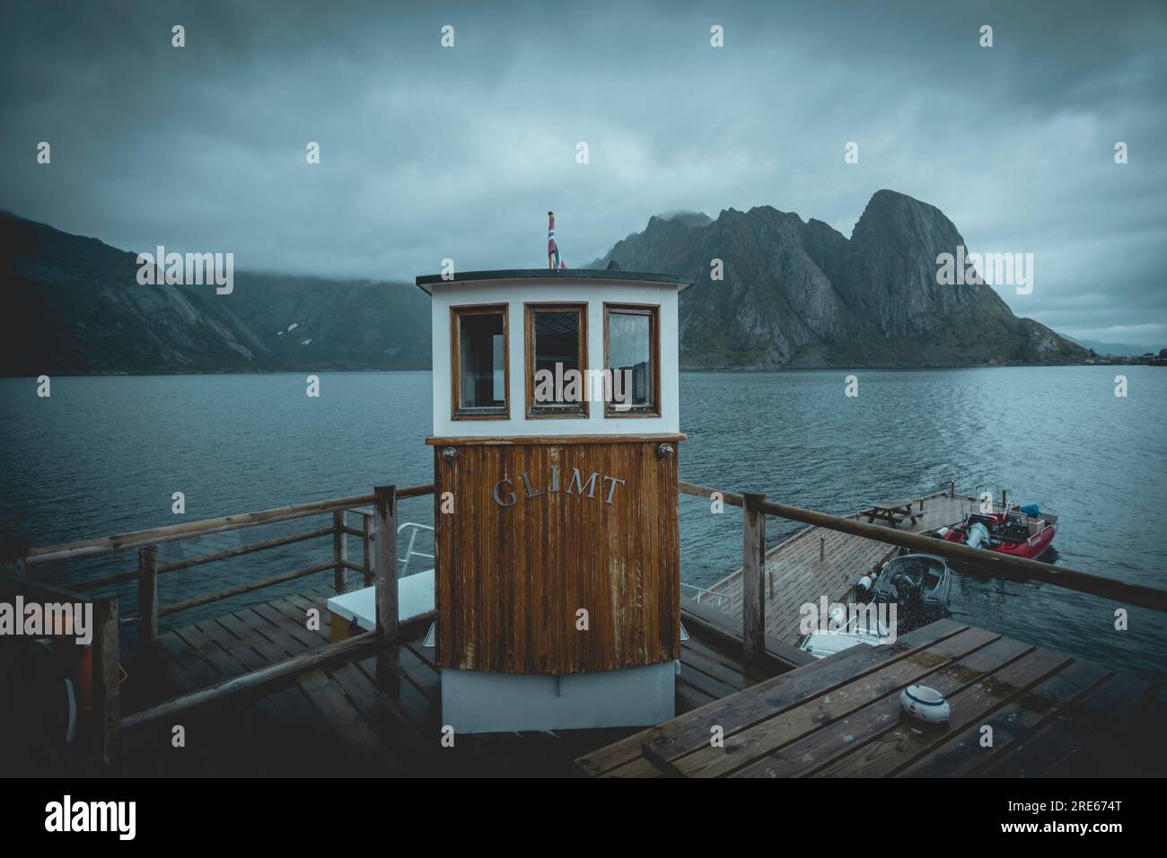 Merveilleux lofted, au nord de la Norvège. Ville de pêcheurs, charmante avec une nature spectaculaire et de hautes montagnes. Banque D'Images