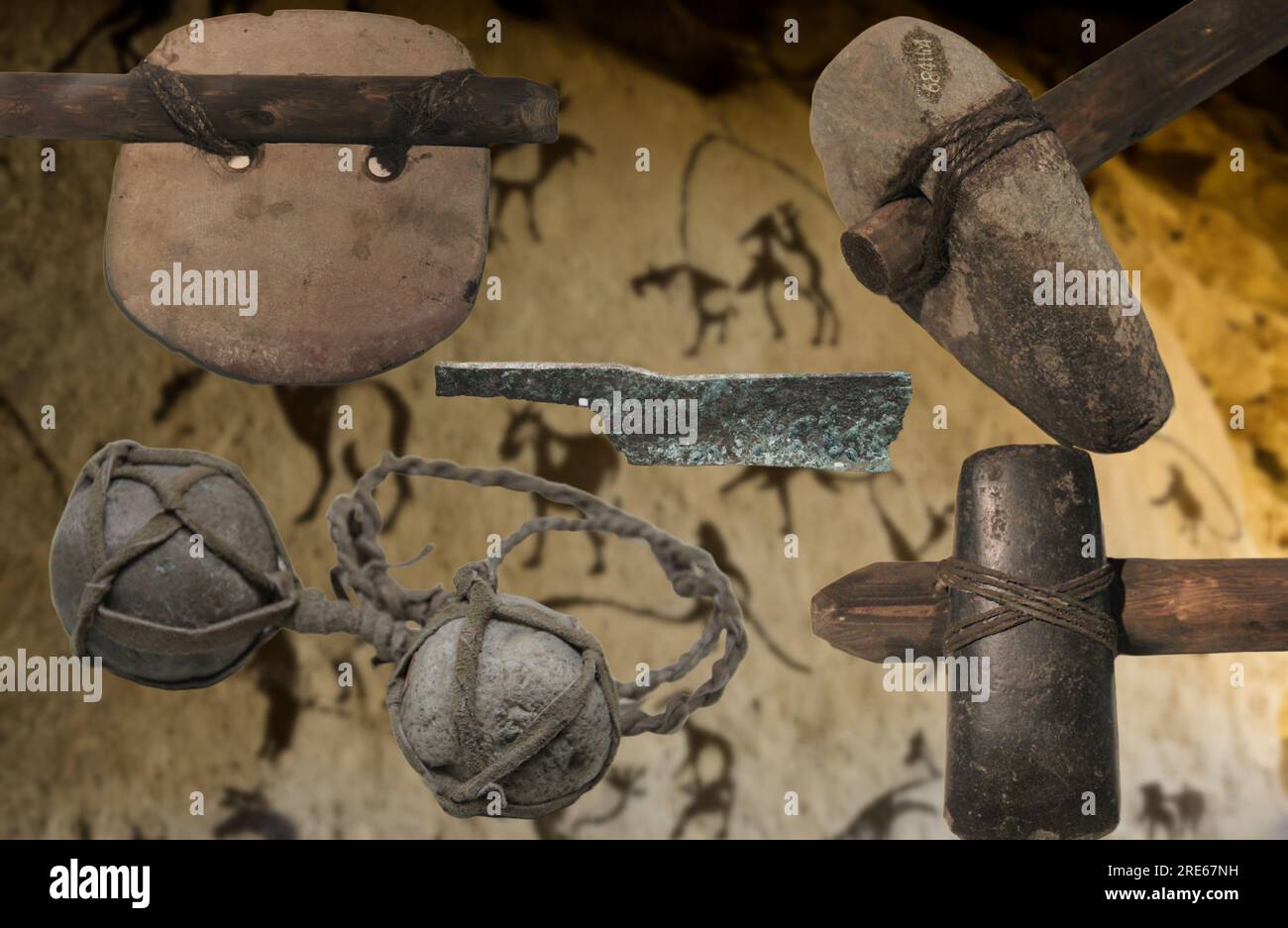 Art néolithique - armes et objets de chasse de divers musées datant de l'époque néolithique Banque D'Images