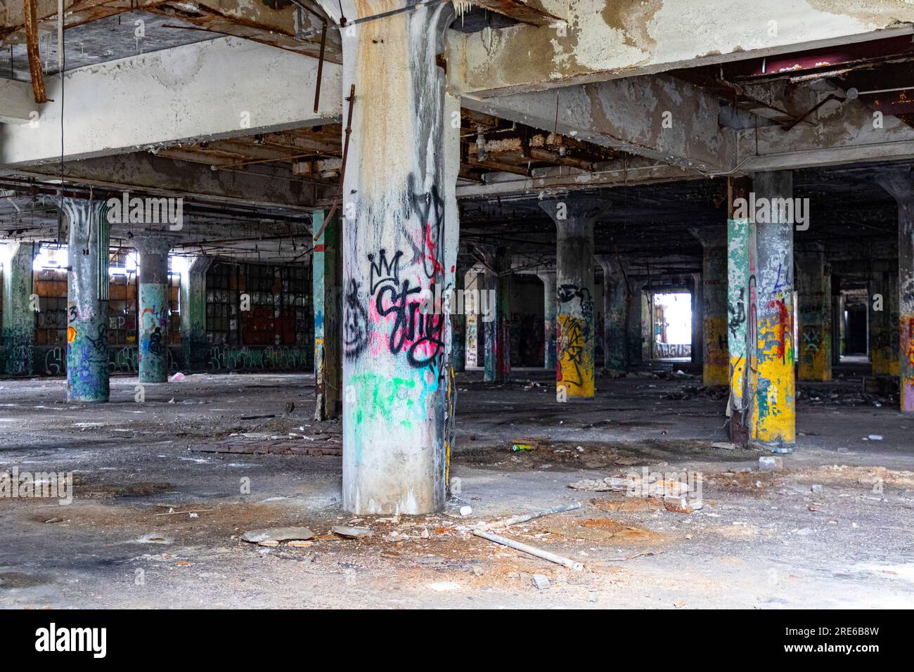 Intérieur de l'usine abandonnée Fisher Body n° 21 à Detroit, Michigan, États-Unis, Banque D'Images
