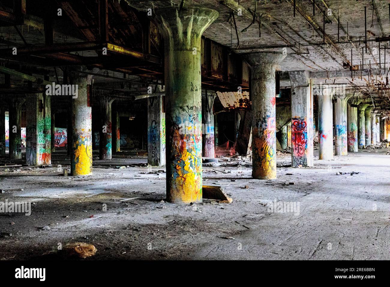 Intérieur de l'usine abandonnée Fisher Body n° 21 à Detroit, Michigan, États-Unis, Banque D'Images