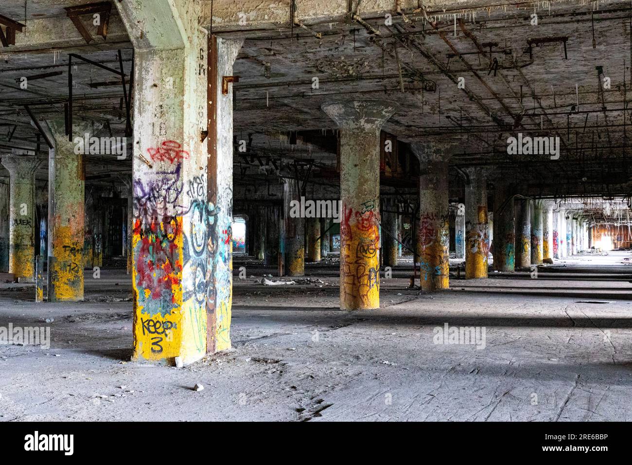 Intérieur de l'usine abandonnée Fisher Body n° 21 à Detroit, Michigan, États-Unis, Banque D'Images
