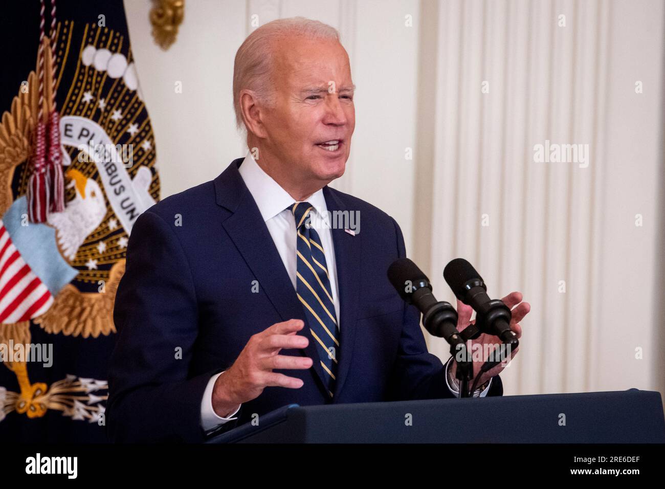 Le président des États-Unis Joe Biden prononce un discours sur l’élargissement de l’accès aux soins de santé mentale dans la salle est de la Maison Blanche à Washington, DC, le mardi 25 juillet 2023. Crédit : Rod Lamkey/CNP/MediaPunch Banque D'Images