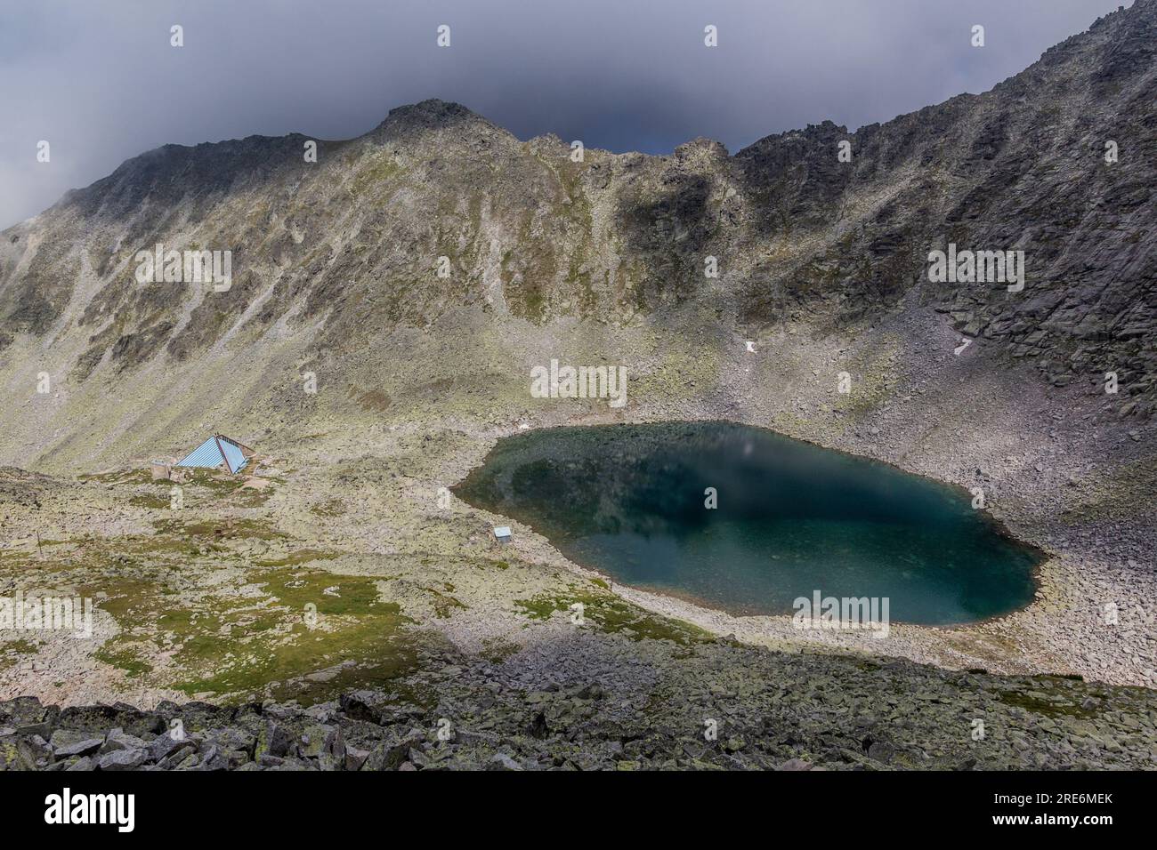 Lac Ledeno dans les montagnes de Rila, Bulgarie Banque D'Images
