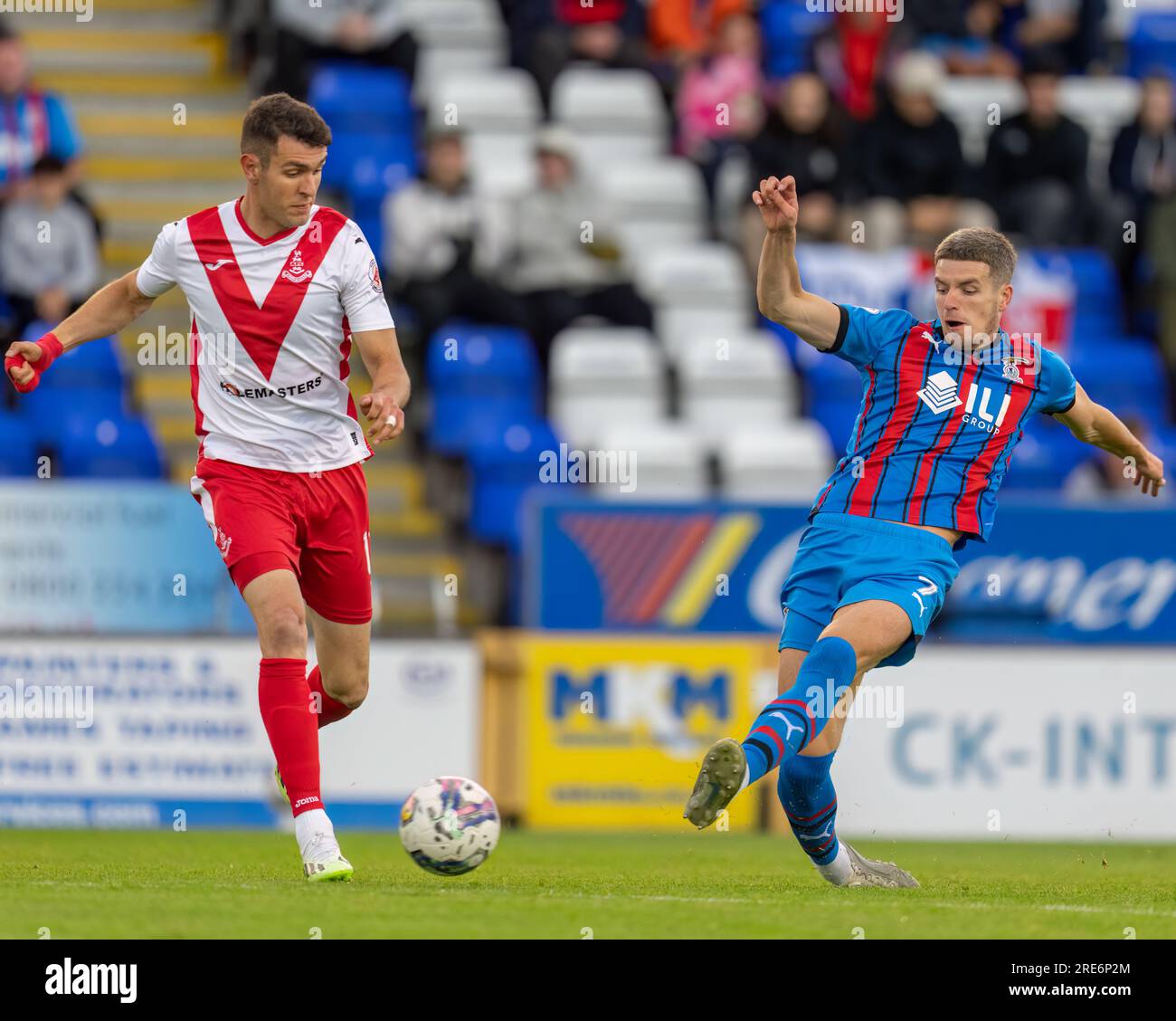 Caledonian Stadium, Inverness, Royaume-Uni. 25 juillet 2023. C'est de l'égalité de la Viaplay Cup entre l'Inverness Caledonian Thistle FC (ICT) et l'Airdrieonians FC. CONTENU DE L'IMAGE:- TIC - Charlie Gilmour crédit : Jasperimage/Alamy Live News Banque D'Images