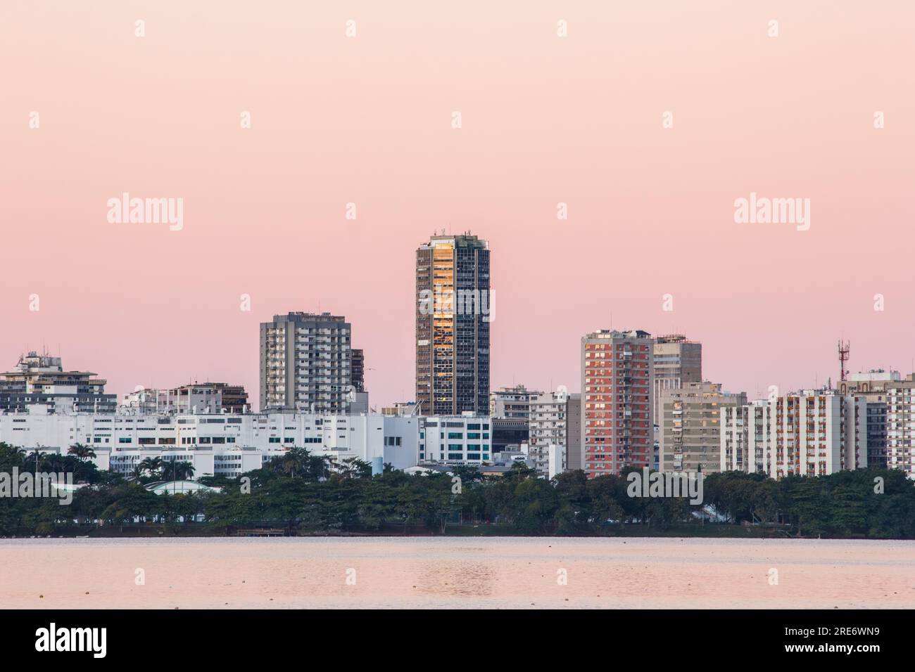 Vue de la lagune rodrigo de freitas à Rio de Janeiro au Brésil. Banque D'Images