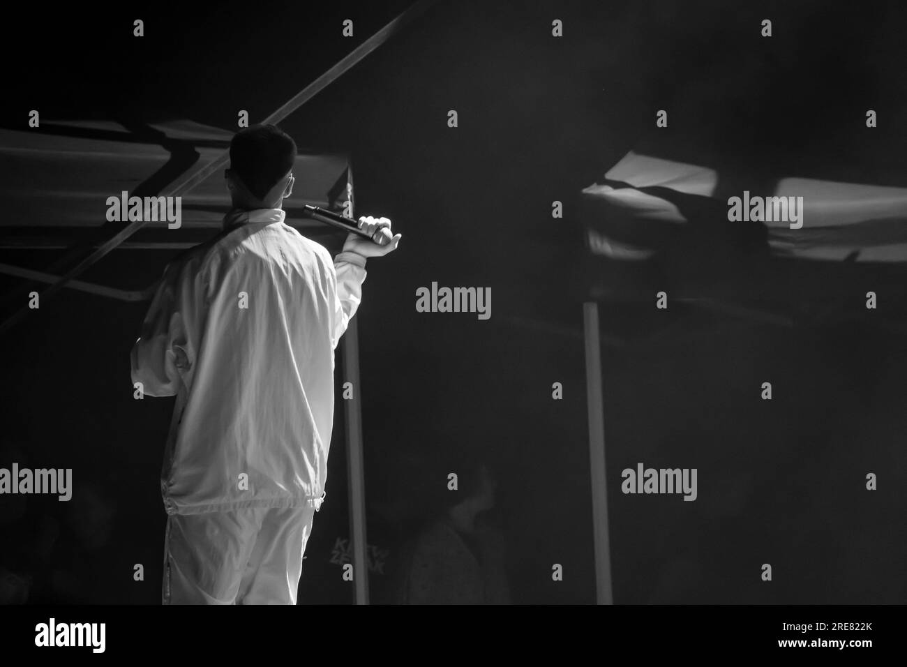 Le groupe de musique Zetak joue en concert à Donostia-san Sebastian en 2023, avec leur chanteur Pello Reparaz. Banque D'Images