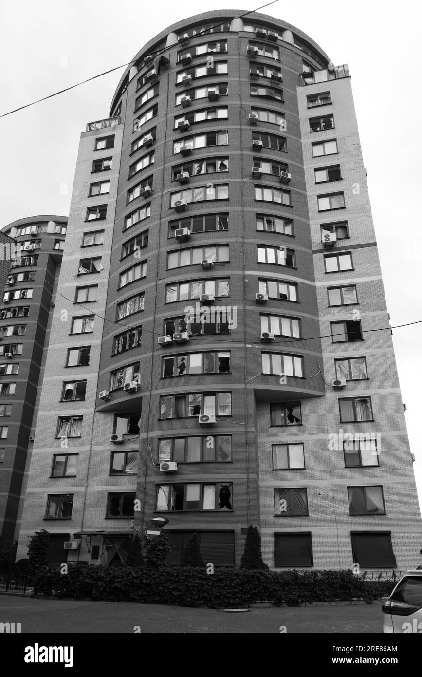 ODESSA, UKRAINE -14 juillet 2023 : Guerre en Ukraine. Bâtiment civil détruit après une attaque à la roquette. Ruine la guerre contre l'Ukraine. Opération militaire spéciale russe Banque D'Images