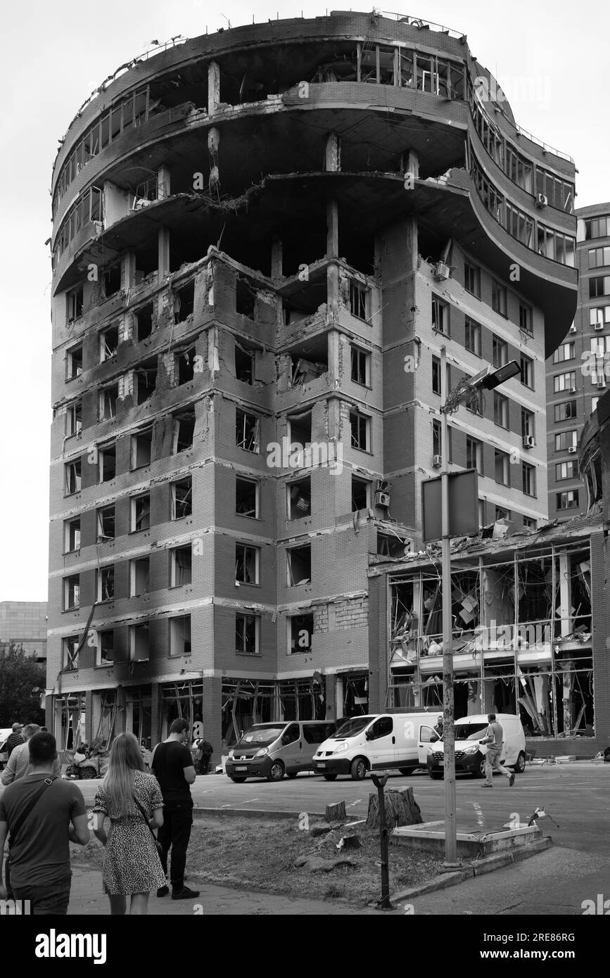 ODESSA, UKRAINE -14 juillet 2023 : Guerre en Ukraine. Bâtiment civil détruit après une attaque à la roquette. Ruine la guerre contre l'Ukraine. Opération militaire spéciale russe Banque D'Images