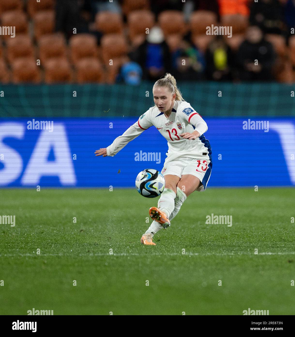 Hamilton, Nouvelle-Zélande. 25 juillet 2023. Hamilton, Nouvelle-Zélande, 25 juillet 2023 : Thea Bjelde (13 Norvège) tire le ballon lors du match de la coupe du monde féminine de football 2023 entre la Suisse et la Norvège au stade Waikato de Hamilton, Nouvelle-Zélande. (Ane Frosaker/SPP) crédit : SPP Sport Press photo. /Alamy Live News Banque D'Images