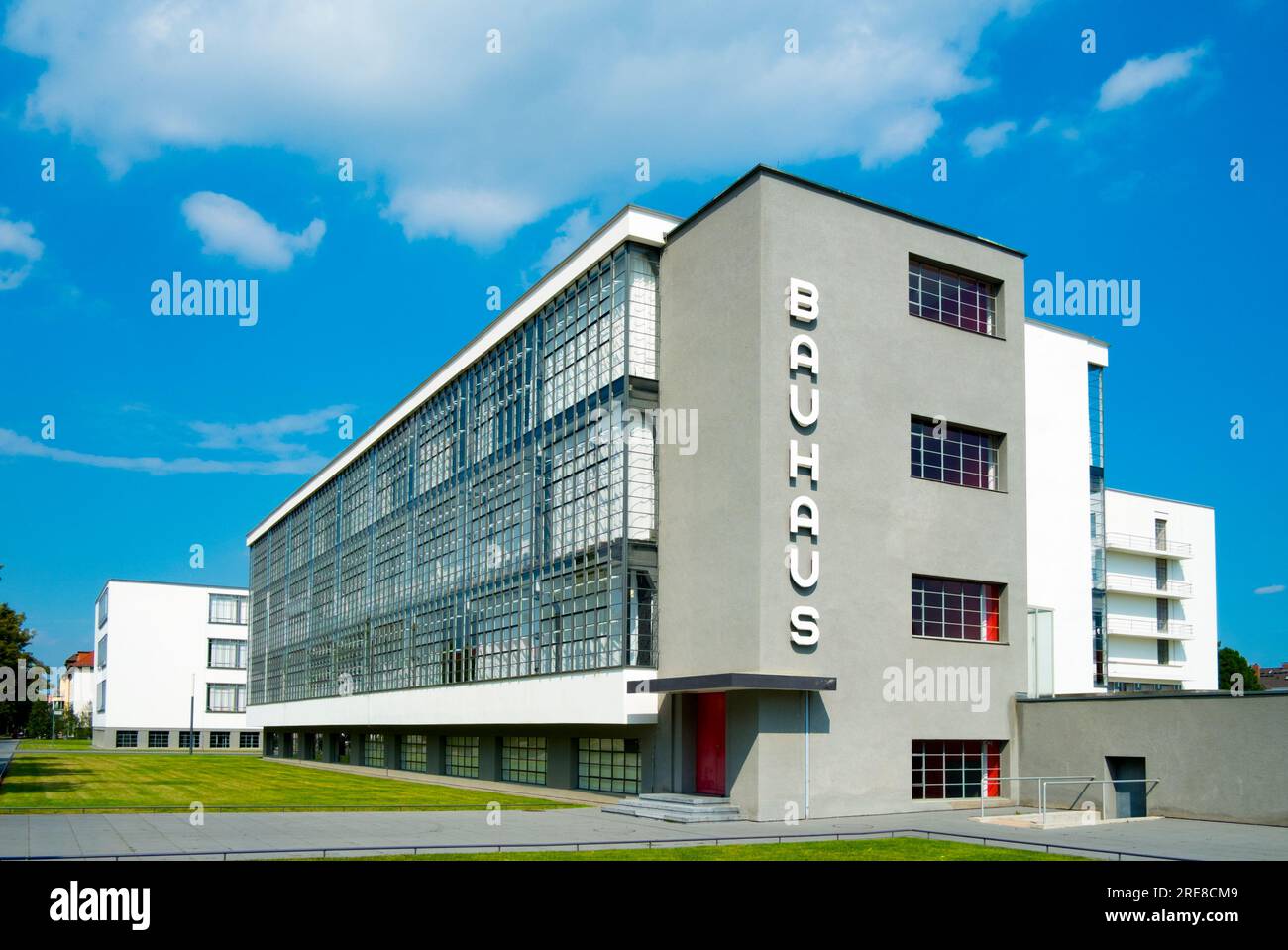 Bauhaus École de bâtiment et d'architecture conçue par Walter Gropius à Dessau-Rosslau en Allemagne Banque D'Images