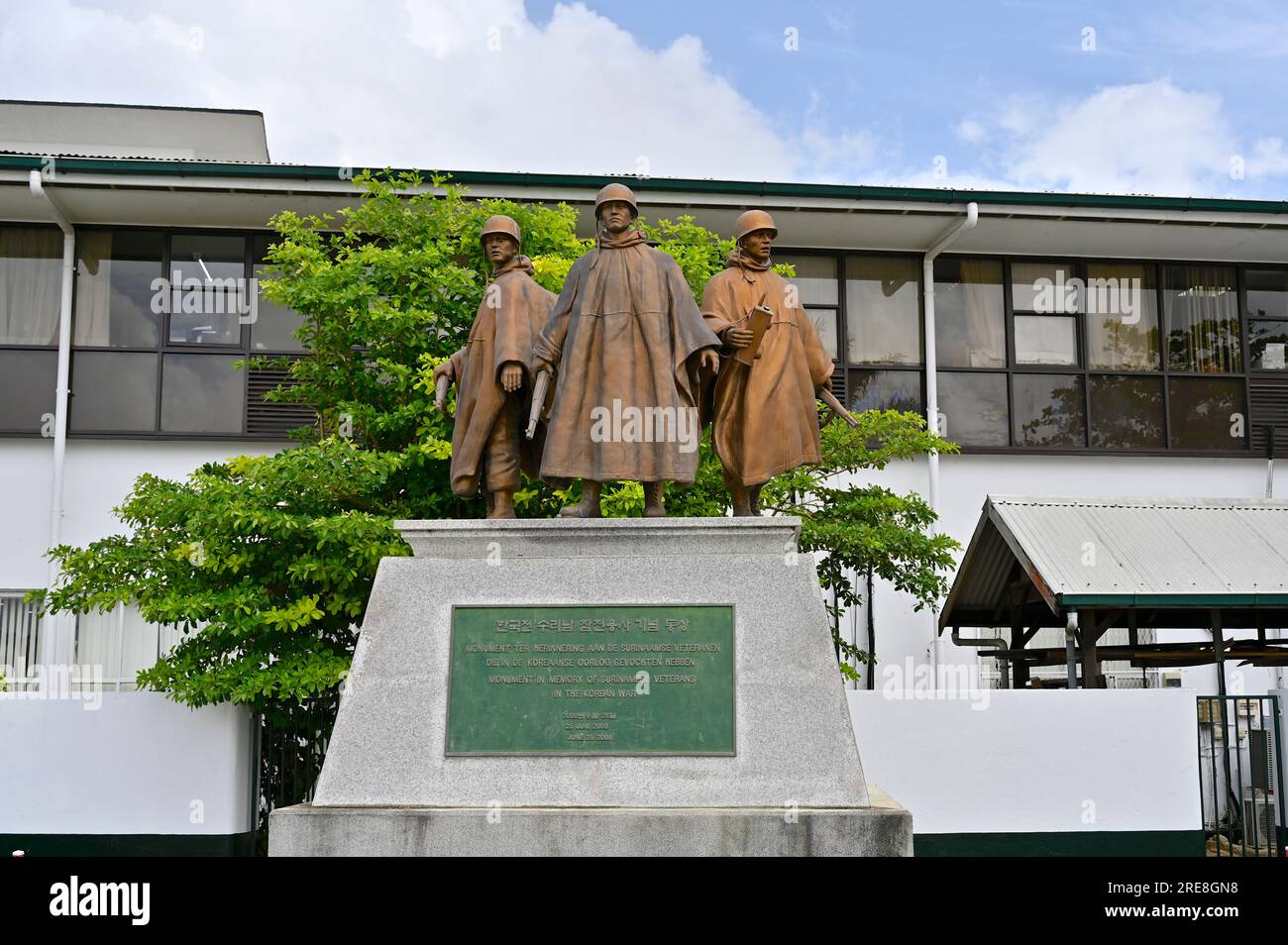 Le Mémorial de la guerre de Corée à Paramaribo a été construit en 2008 par le gouvernement coréen pour honorer 115 Surinamais qui ont servi dans la guerre de Corée Banque D'Images