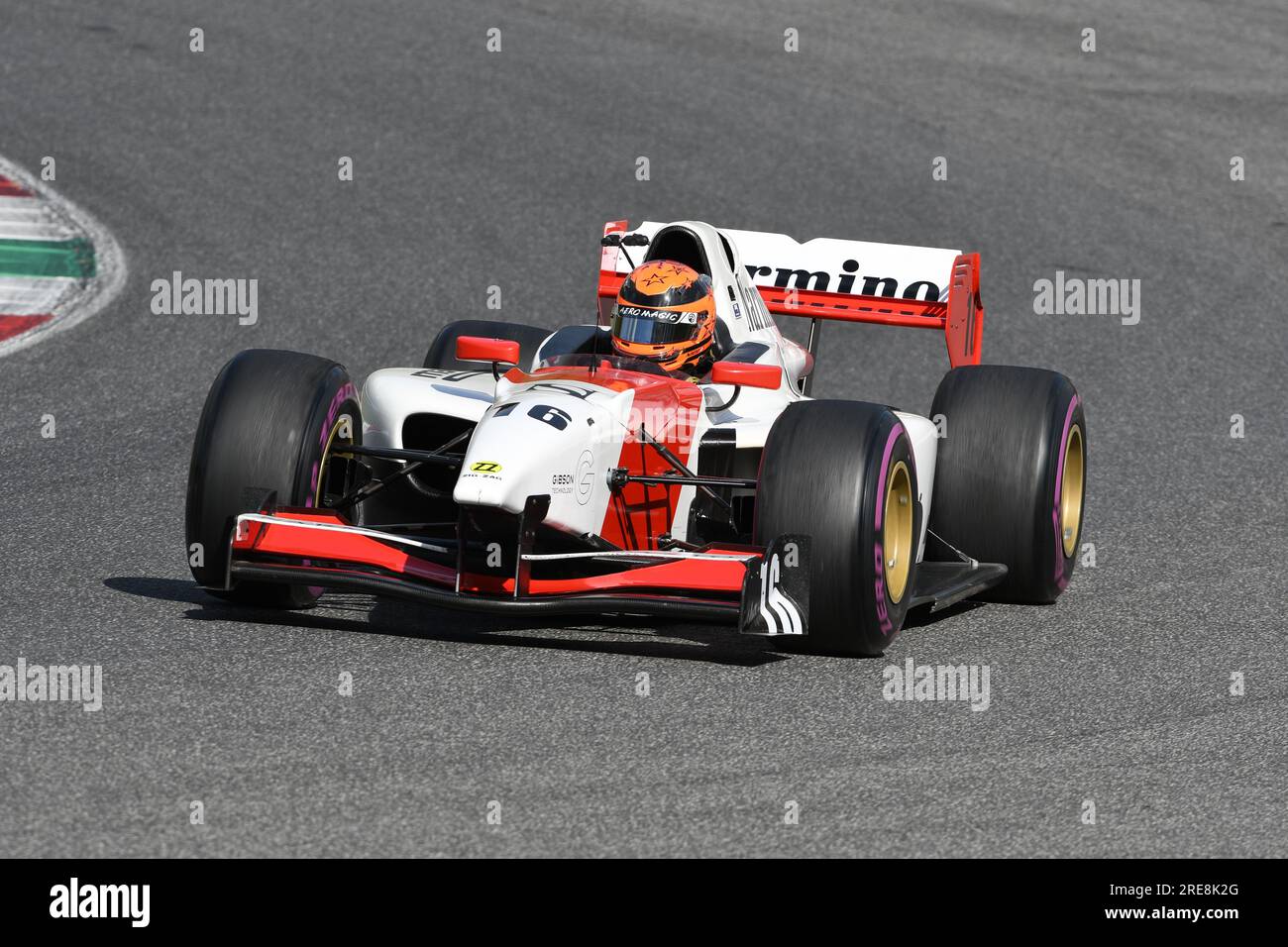 Scarperia, 9 avril 2021 : Lola - Formule AutoGP pilotée par Unknown en action sur le circuit de Mugello lors des essais de BOSS GP Championship. Italie Banque D'Images