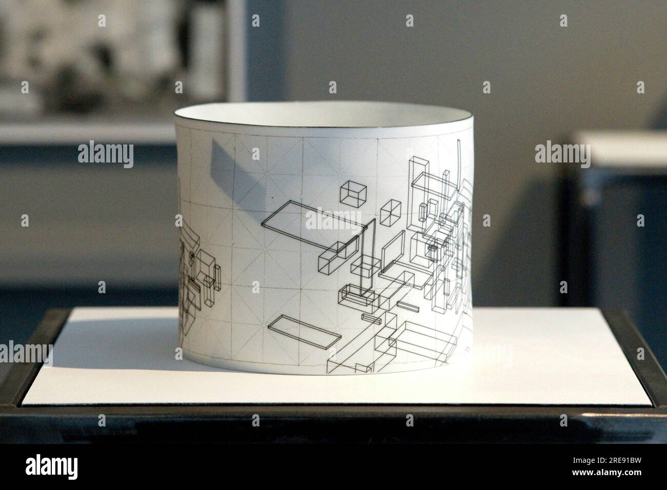Ville I, 2023 par , Bodil Manz. À la Scottish Gallery dans le cadre de leur exposition Wonder Women. Wonder Women comprend trois expositions d'artistes de renommée internationale qui sont tous étroitement associés à la Scottish Gallery C Dame Elizabeth Blackadder (1931-2021), Wendy Ramshaw, OBE (1939-2018) et Bodil Manz à 80 Credit : Brian Anderson/Alamy Live News Banque D'Images