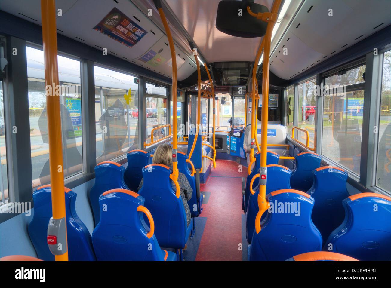 Regarder du bus à Upton Park et Ride au zoo de Chester. Ville de Chester, transports. Chester, Cheshire, Angleterre, Royaume-Uni Banque D'Images