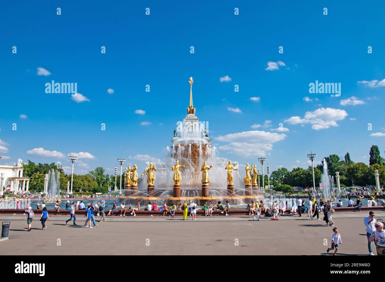 Fontaine de l'amitié des peuples au Centre d'exposition All-Russian. Photo de haute qualité Banque D'Images