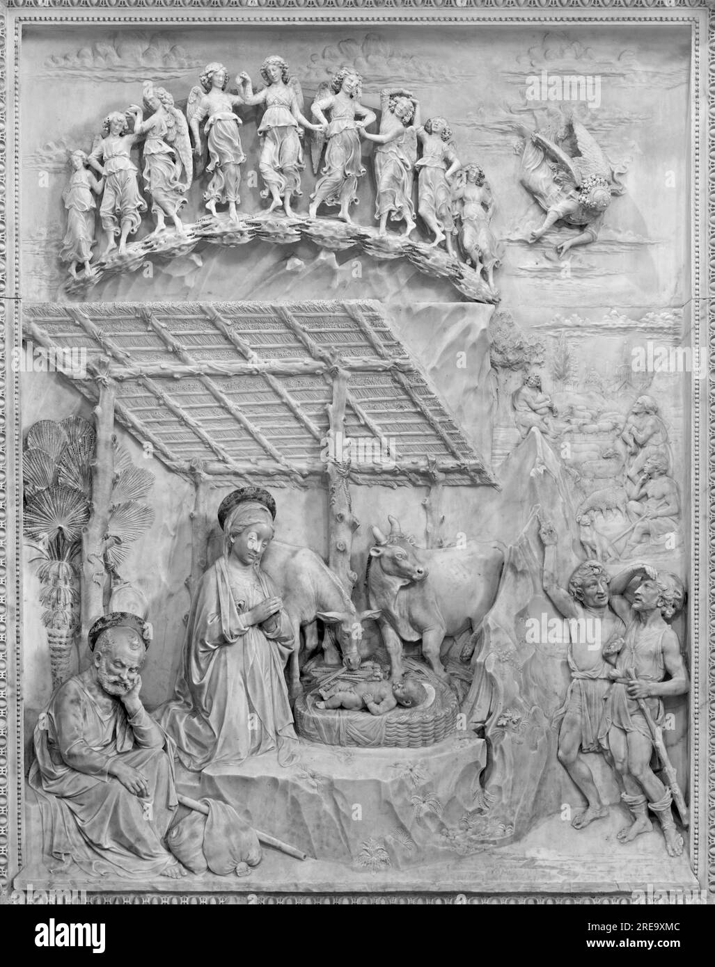 NAPLES, ITALIE - 21 AVRIL 2023 : le relief en marbre de la Nativité dans l'église Chiesa di Sant'Anna dei Lombardi par Antonio Rossellino ( 1475). Banque D'Images