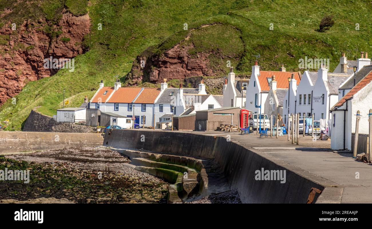 Côte est de l'Écosse petit village côtier de Pennan où le film local Hero a été tourné Banque D'Images